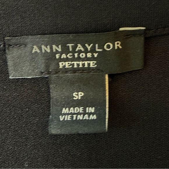 Ann Taylor V-Neck Long Sleeve Blouse Size SP - Picture 4 of 9